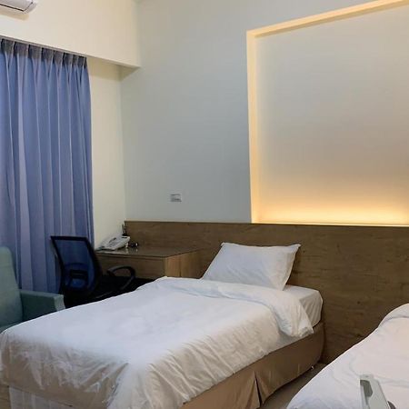 Emerald Diamond Building 1 Zhunan Ngoại thất bức ảnh